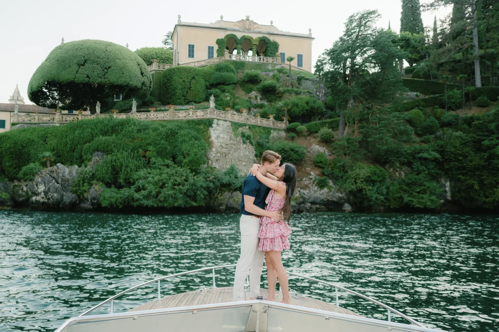 couple proposal photoshooting on a wooden boat in front of Villa del Balbianello on Lake Como