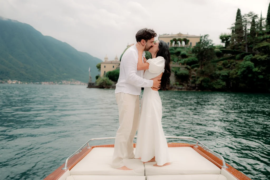 couple proposal photoshooting on a wooden boat in front of Villa del Balbianello on Lake Como